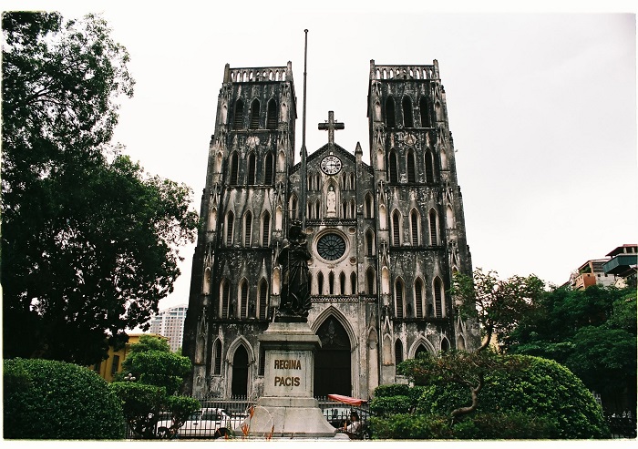 10 famous churches Vietnam, Phat Diem Cathedral, Notre-Dame Cathedral saigon, Saint-Nicolas Dalat Cathedral